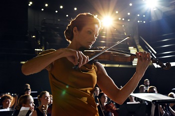 Violin Player karin__matleena_kuusniemi__concert_scene__c__mjolk_movies_malla_hukkanen - コピー